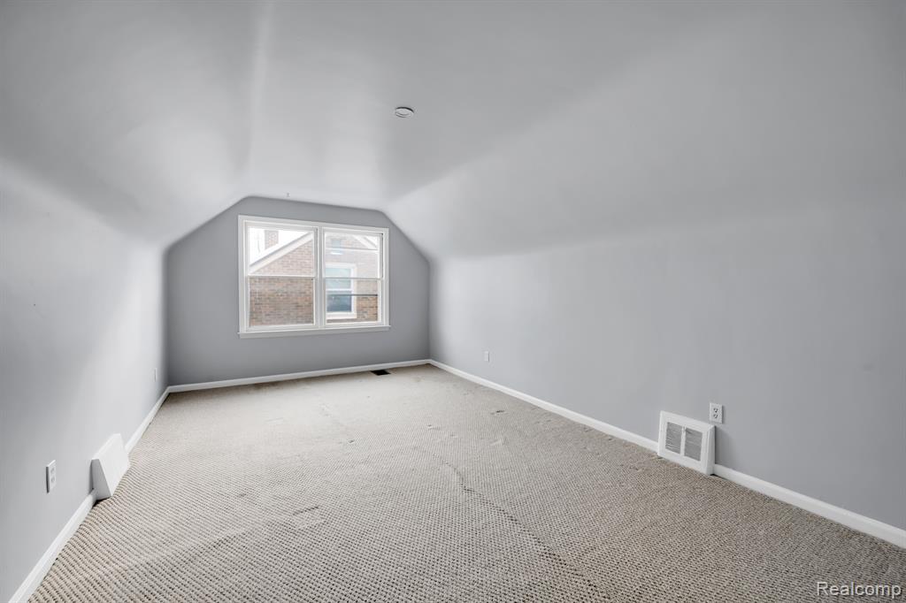 8651 HAZELTON Street, Dearborn Heights, MI 48127 — Photo 11