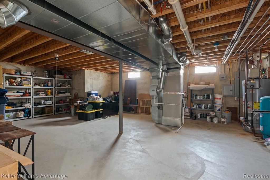 2026 HUNTERS CREEK Drive, Ypsilanti, MI 48198 — Photo 39