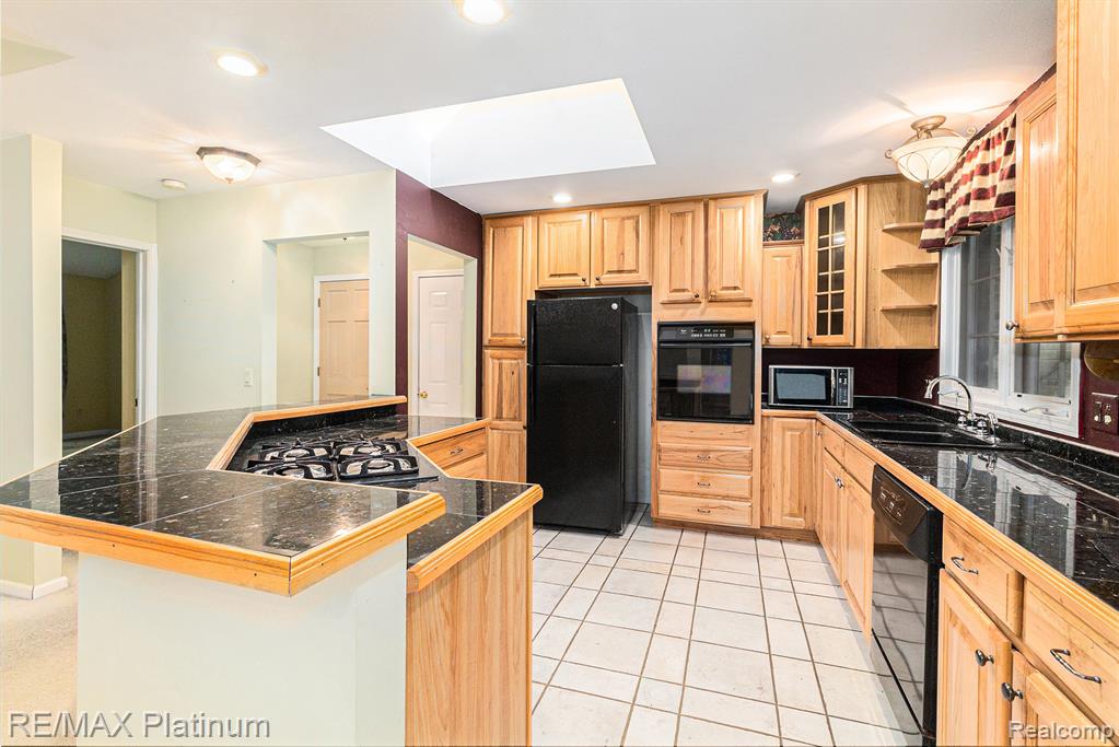 9151 PINEVIEW LAKE COURT, Linden, MI 48451 — Photo 10