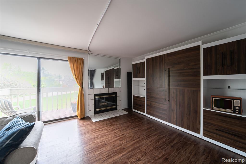 5590 Hillcrest Circle W, West Bloomfield, MI — Photo 10