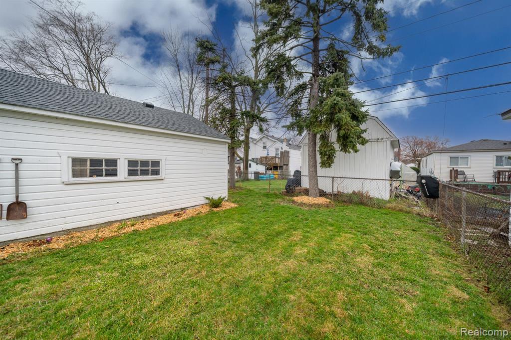 8107 Kaltz, Center Line, MI 48015 — Photo 17