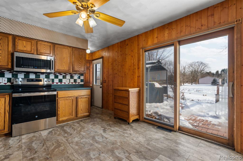 468 N Truhn Road, Fowlerville, MI 48836 — Photo 8