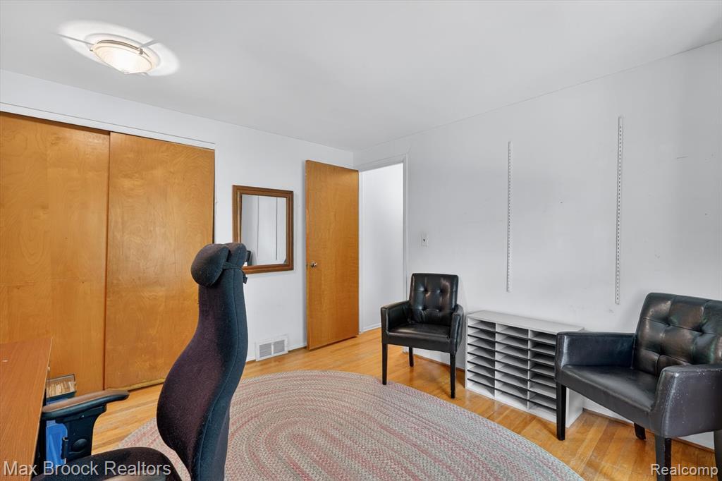 7456 Glengrove Drive, Bloomfield Hills, MI 48301 — Photo 34