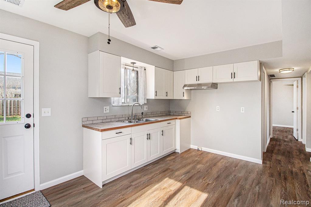 415 RAILROAD Street, Howell, MI 48843 — Photo 3