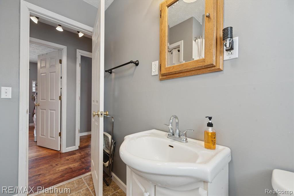 107 RUSSELL Street, Leslie, MI 49251 — Photo 17