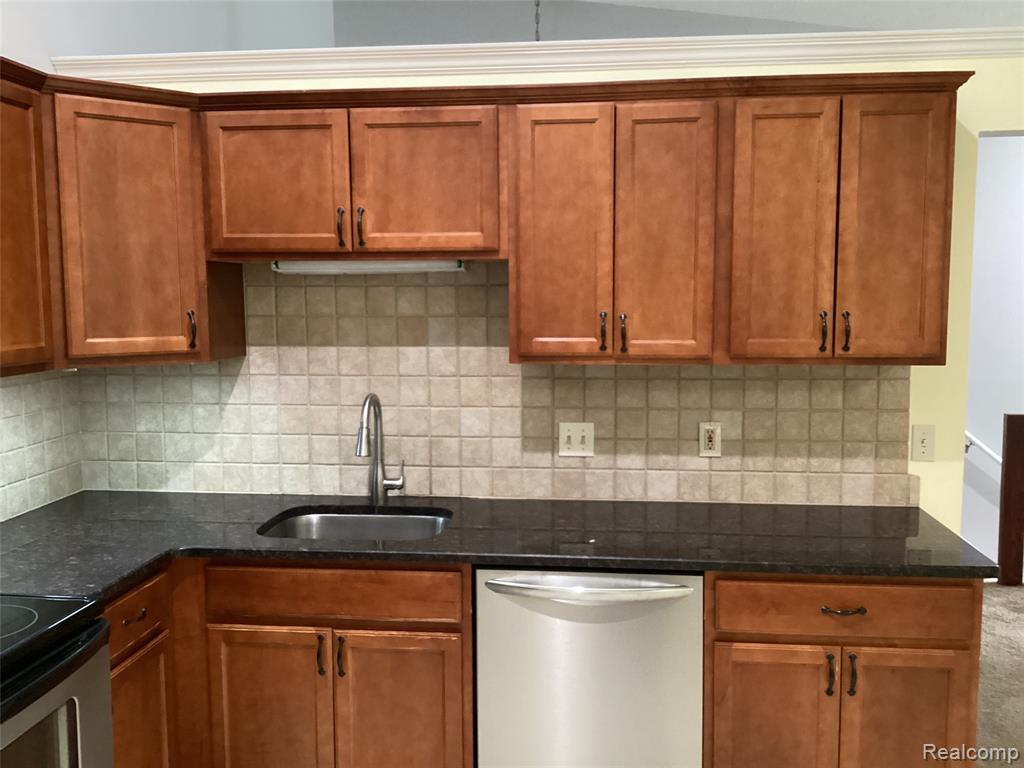 38547 Darbyshire, Farmington Hills, MI 48331 — Photo 6