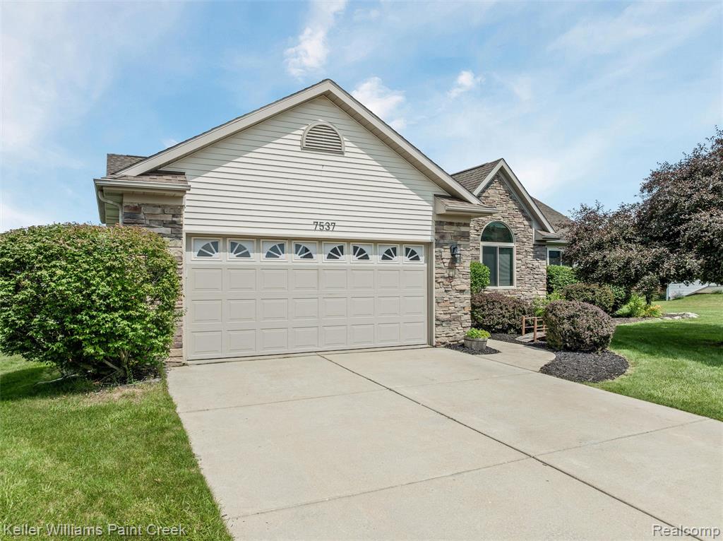 7537 Waterfall Drive, Grand Blanc, MI 48439 — Photo 30