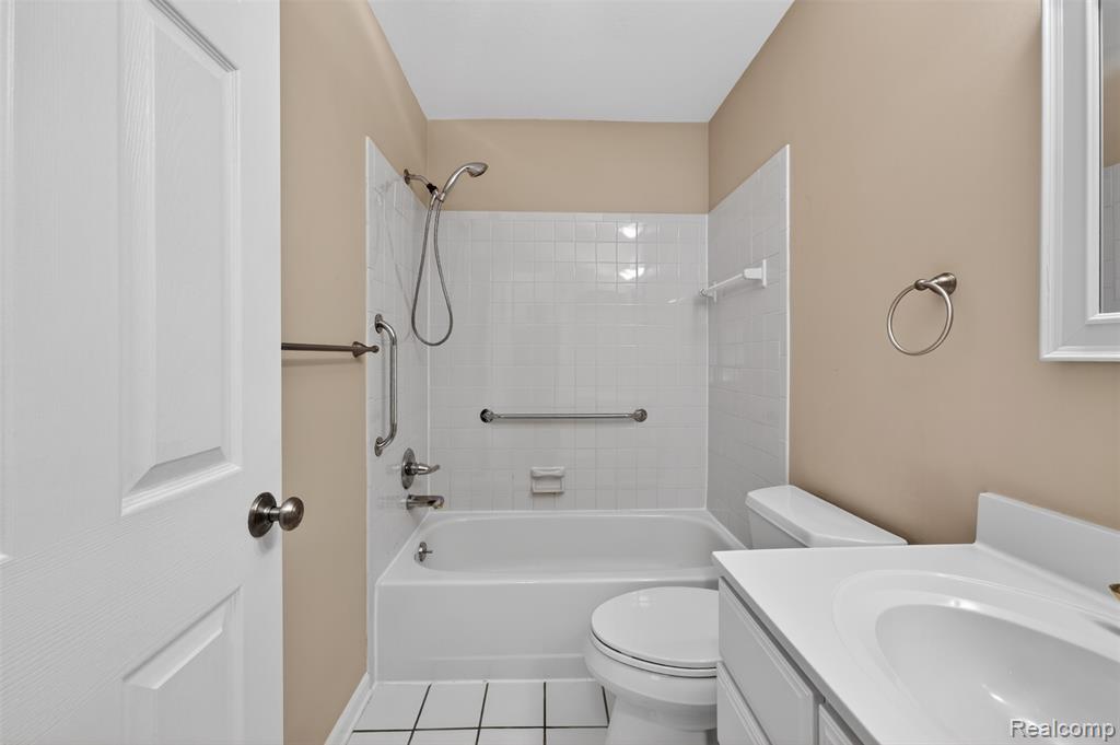 1484 Leisure Drive, Flint, MI 48507 — Photo 33