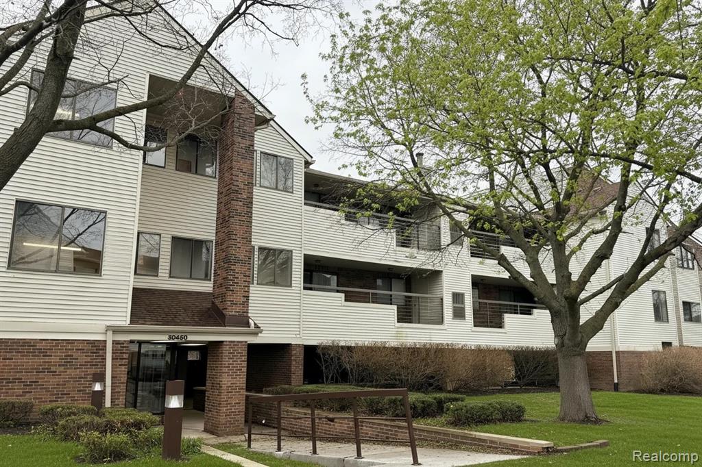 30450 Orchard Lake Road, #73, Farmington, MI 48334