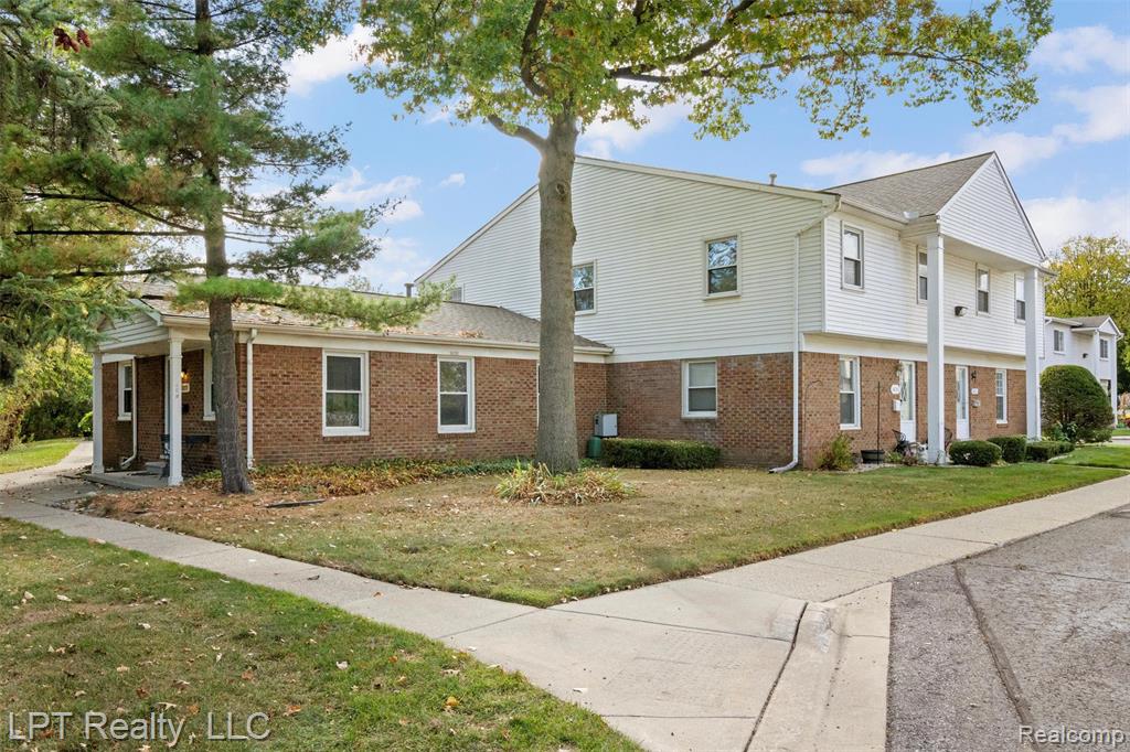 38201 Carolon Boulevard, 17B, Westland, MI — Photo 2