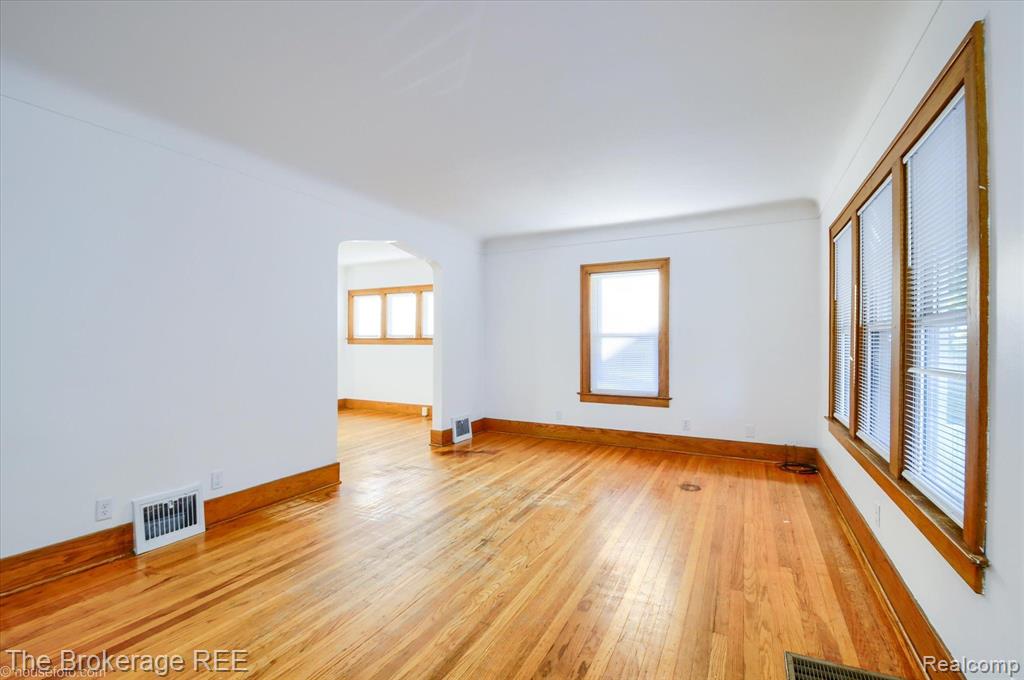 705 FRANK Street, Flint, MI 48504 — Photo 9