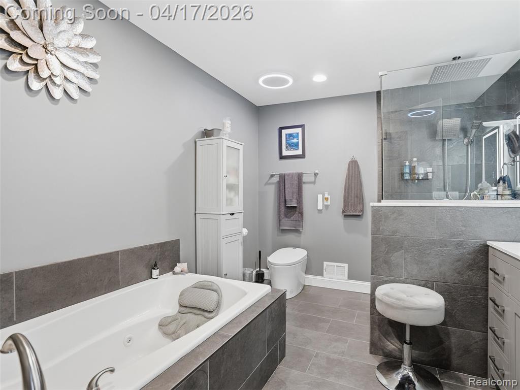 4886 Beacon Hill Drive, Bloomfield Hills, MI 48301 — Photo 41