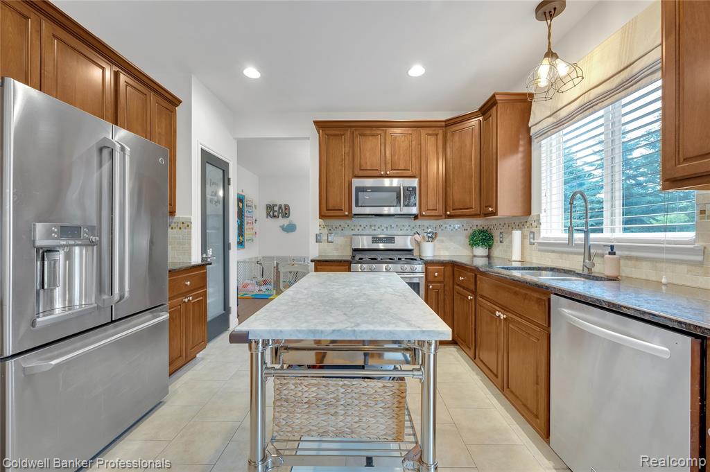 597 Bay Pointe Drive, Oxford, MI 48371 — Photo 4