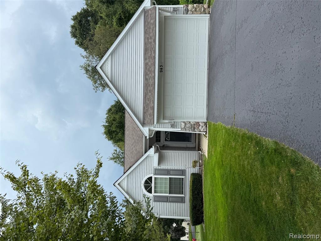 943 RIKKI ANN, Wixom, MI — Photo 2
