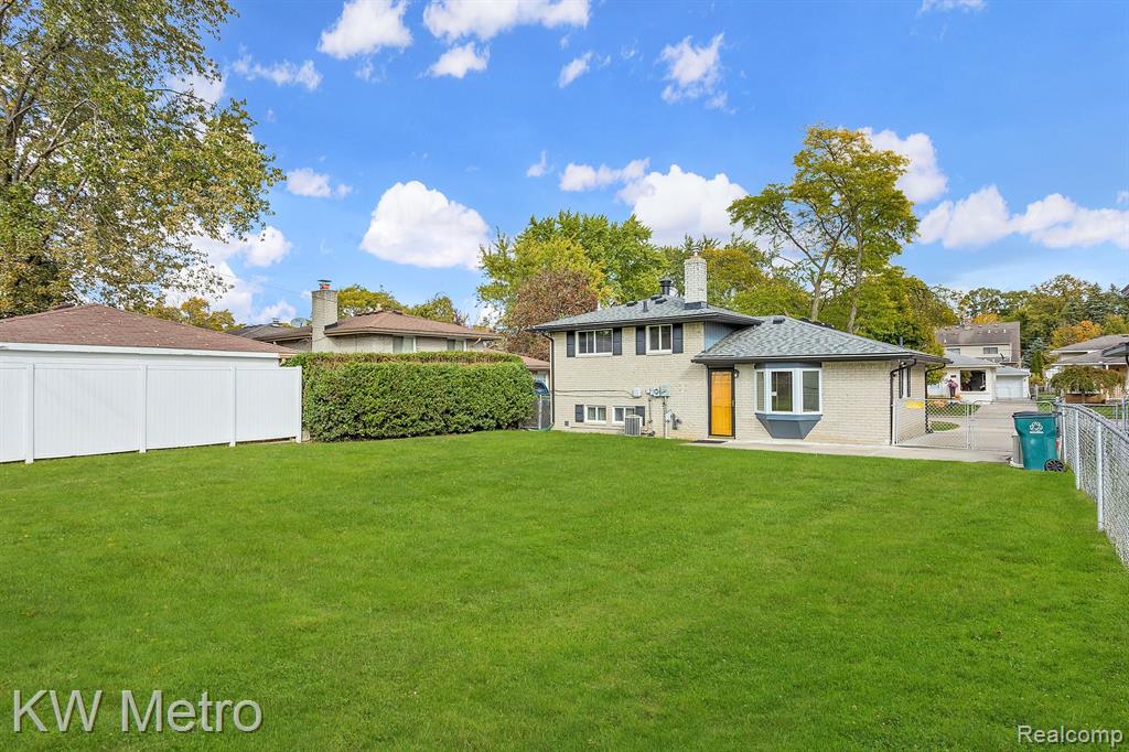 431 KINROSS Avenue, Clawson, MI — Photo 24