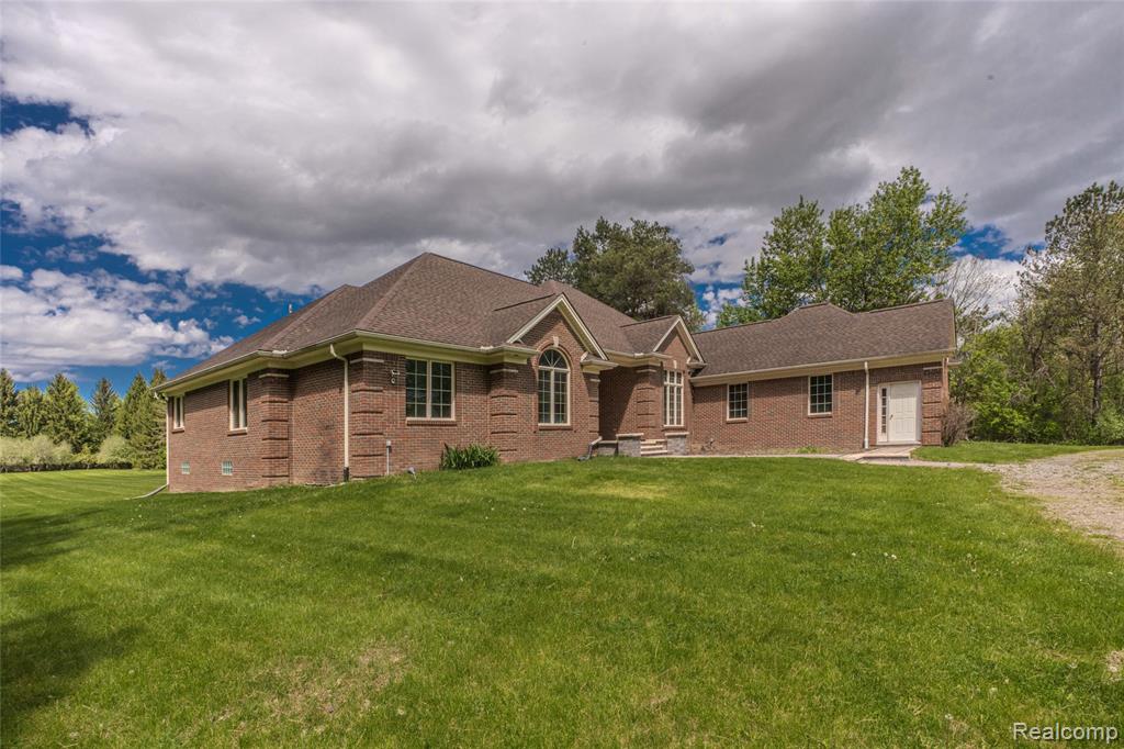 7893 Lantern Drive, Almont, MI 48003 — Photo 5