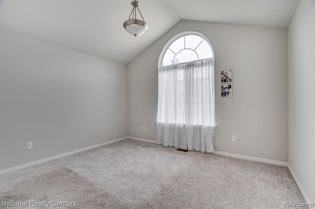 5236 HAWKSEYE Trace, Warren, MI 48092 — Photo 26