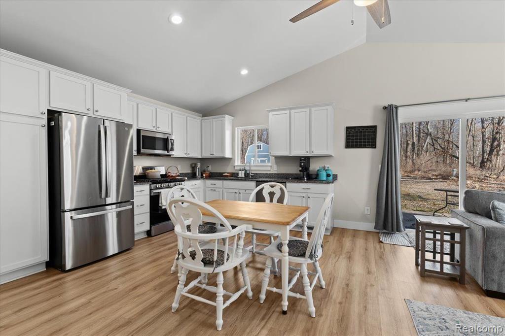 401 CHEROKEE Bend, Howell, MI 48843 — Photo 4