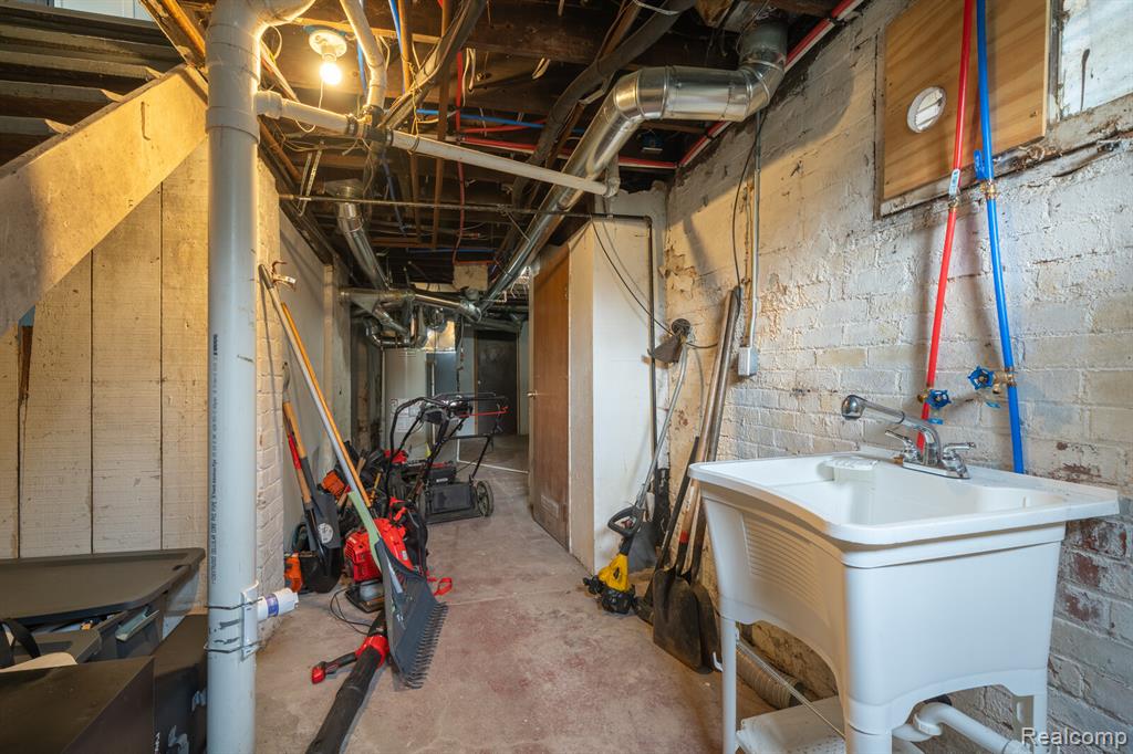 846 E Grand Boulevard, Detroit, MI 48207 — Photo 30