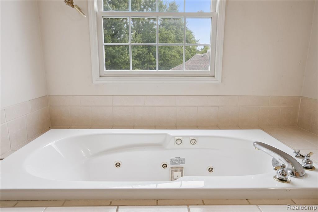 1068 Arboretum Court, Saline, MI 48176 — Photo 36