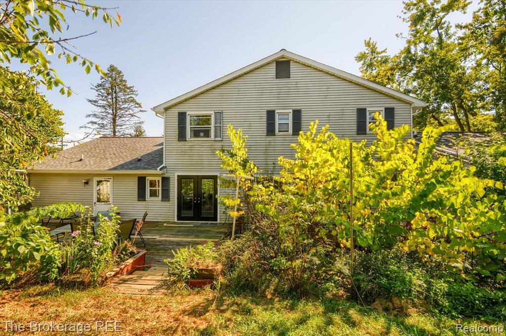 688 UPHILL Road, Milford, MI 48381 — Photo 57