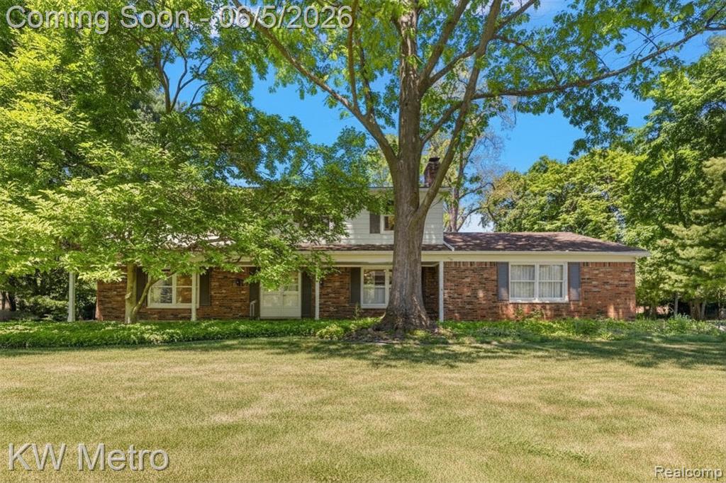 7036 Lindenmere Drive, Bloomfield Hills, MI 48301 — front exterior