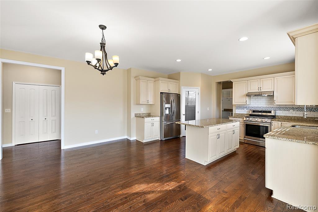 46267 Terrace Drive, Shelby Twp, MI 48317 — Photo 19