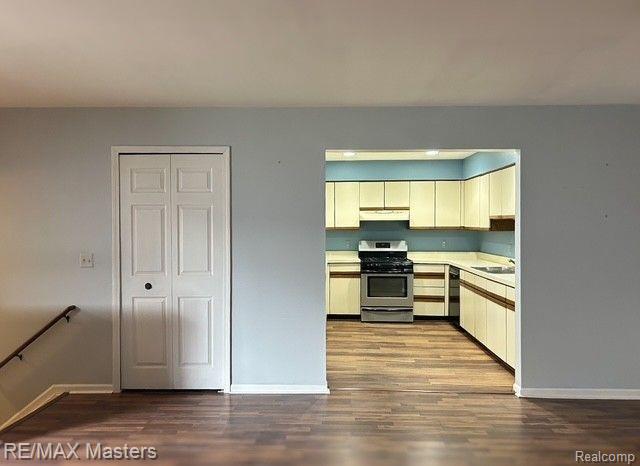 726 CLAIRE POINTE Circle, Saint Clair Shores, MI 48081 — Photo 8
