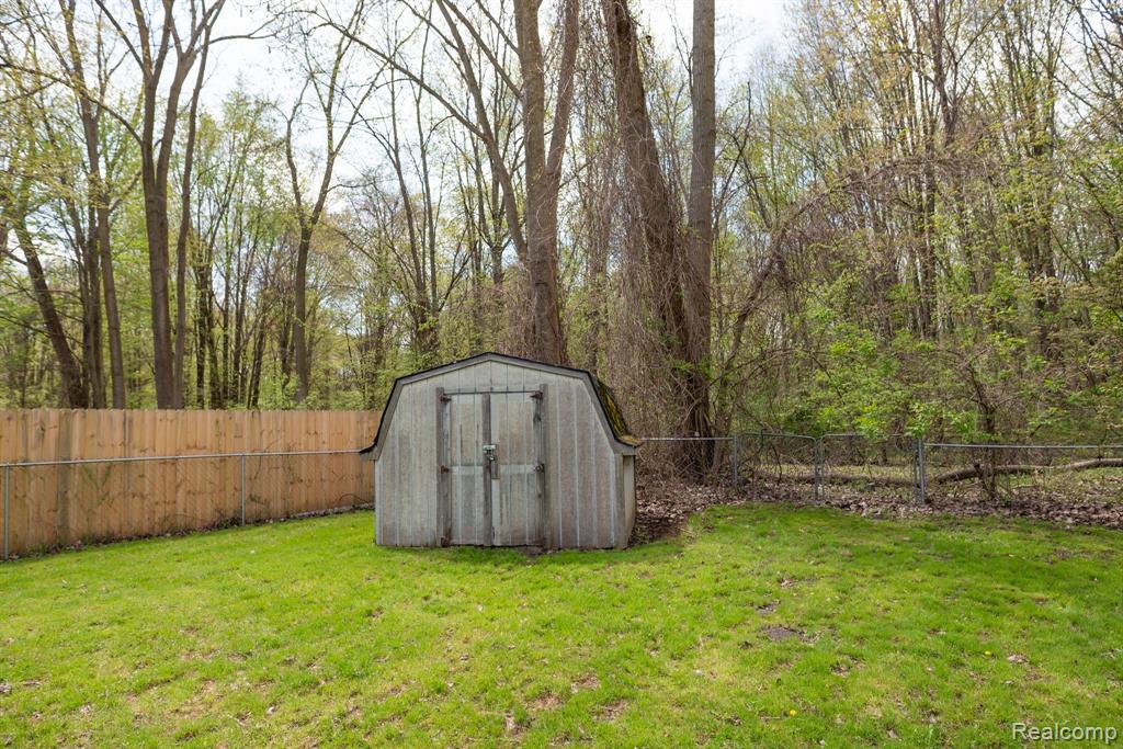 9114 ISLAND Drive, Clay, MI 48001 — Photo 39