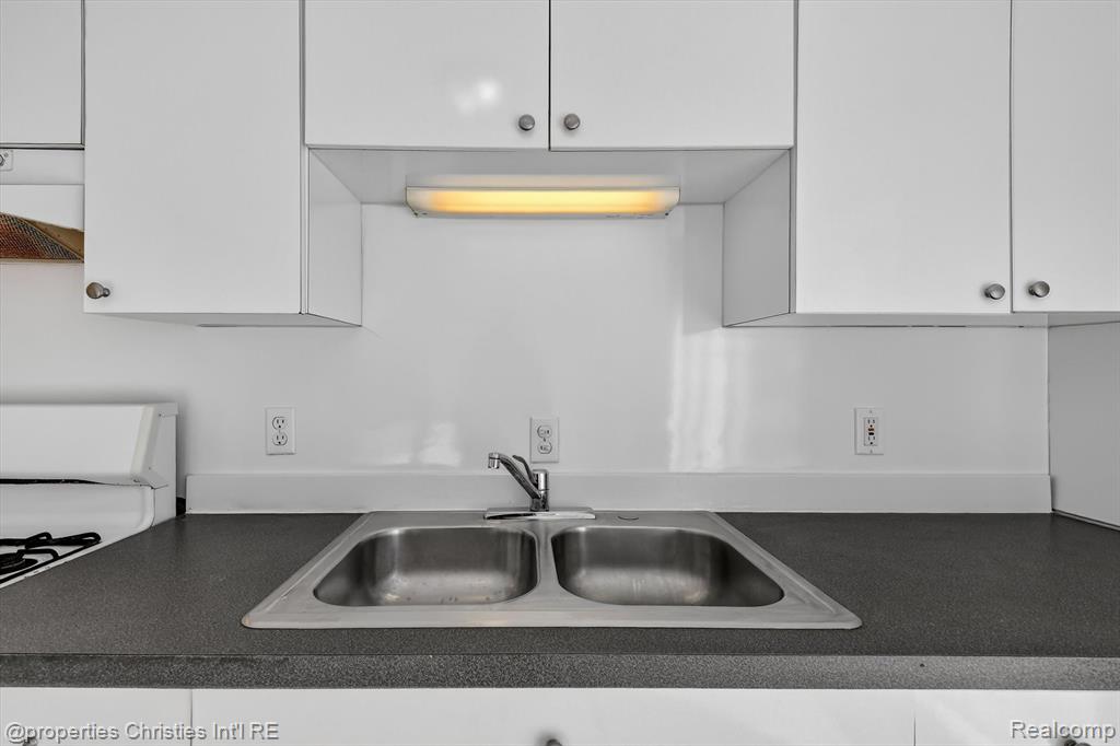 10111 Troy Street, Oak Park, MI, 48237