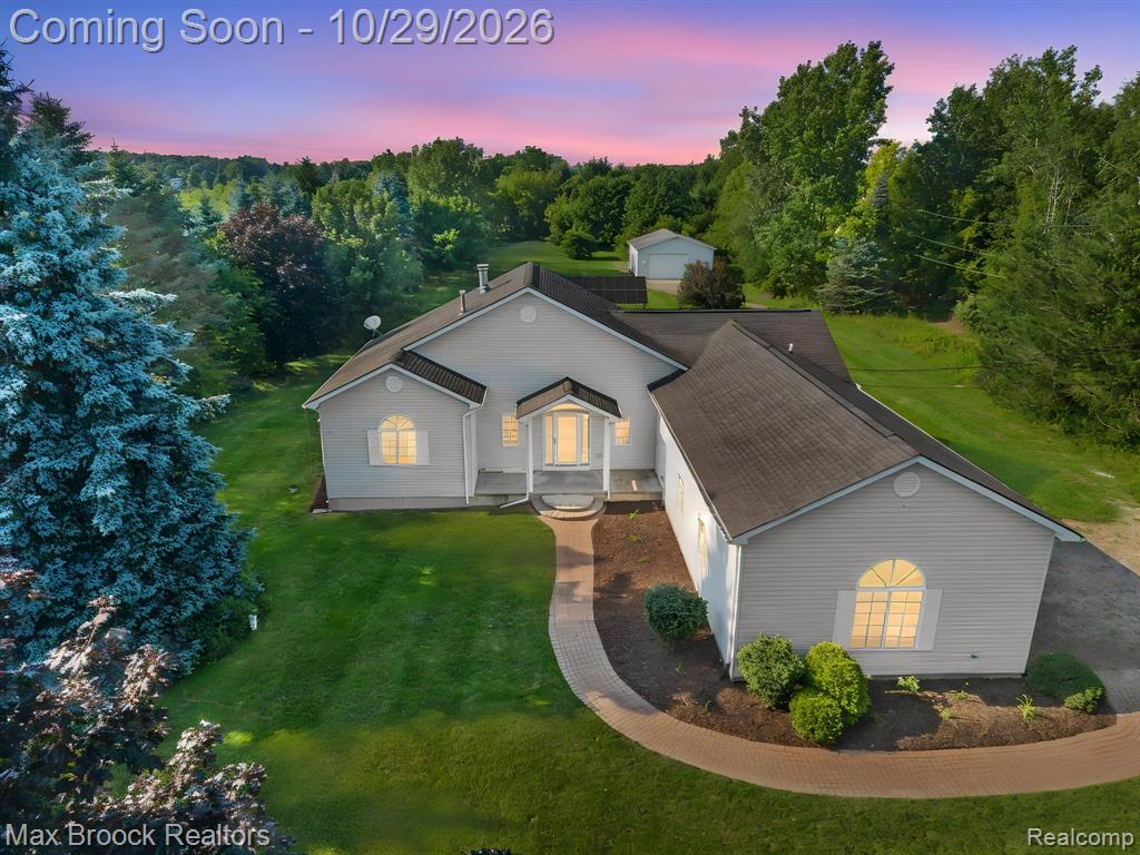 2165 Oakwood Road, Ortonville, MI 48462