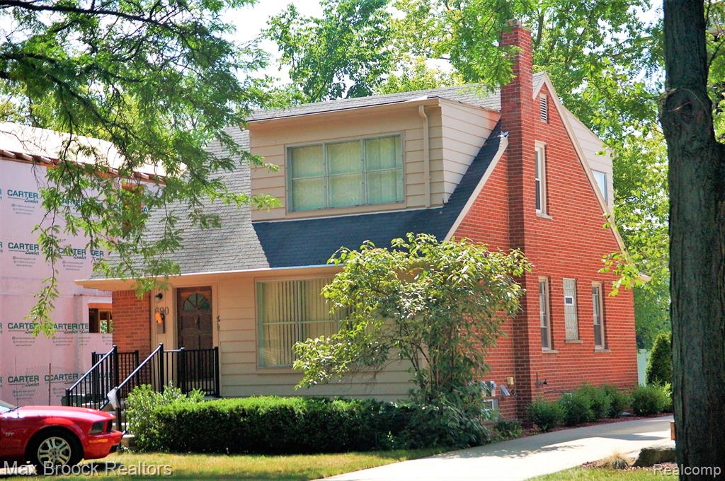 690 E LINCOLN Street, Birmingham, MI 48009 — front exterior