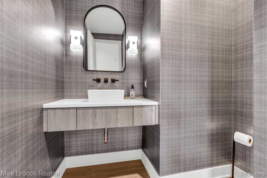 4887 WYE OAK Road, Bloomfield Hills, MI 48301 — Photo 32