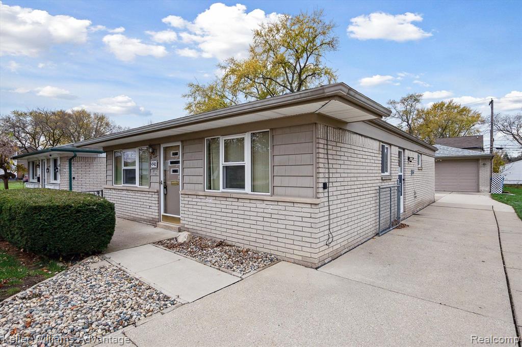 4942 HARDING Street, Dearborn Heights, MI 48125 — Photo 2