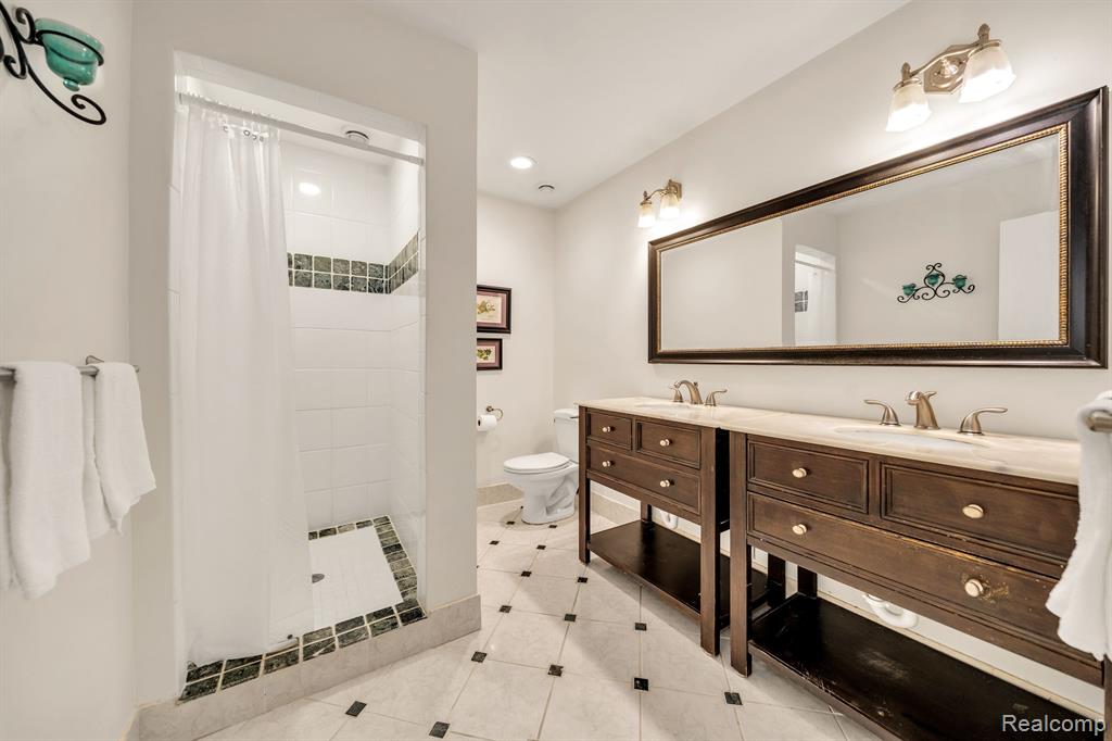 4540 BURNLEY Drive, Bloomfield Hills, MI 48304 — Photo 17
