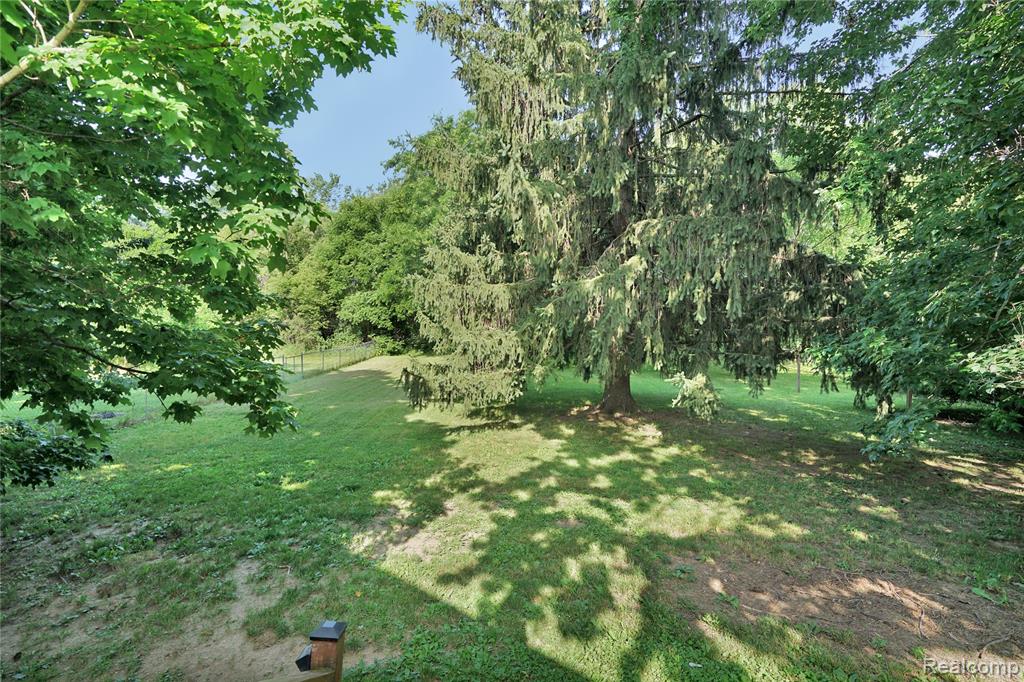 2476 Vandekarr Road, Owosso, MI 48867 — Photo 33
