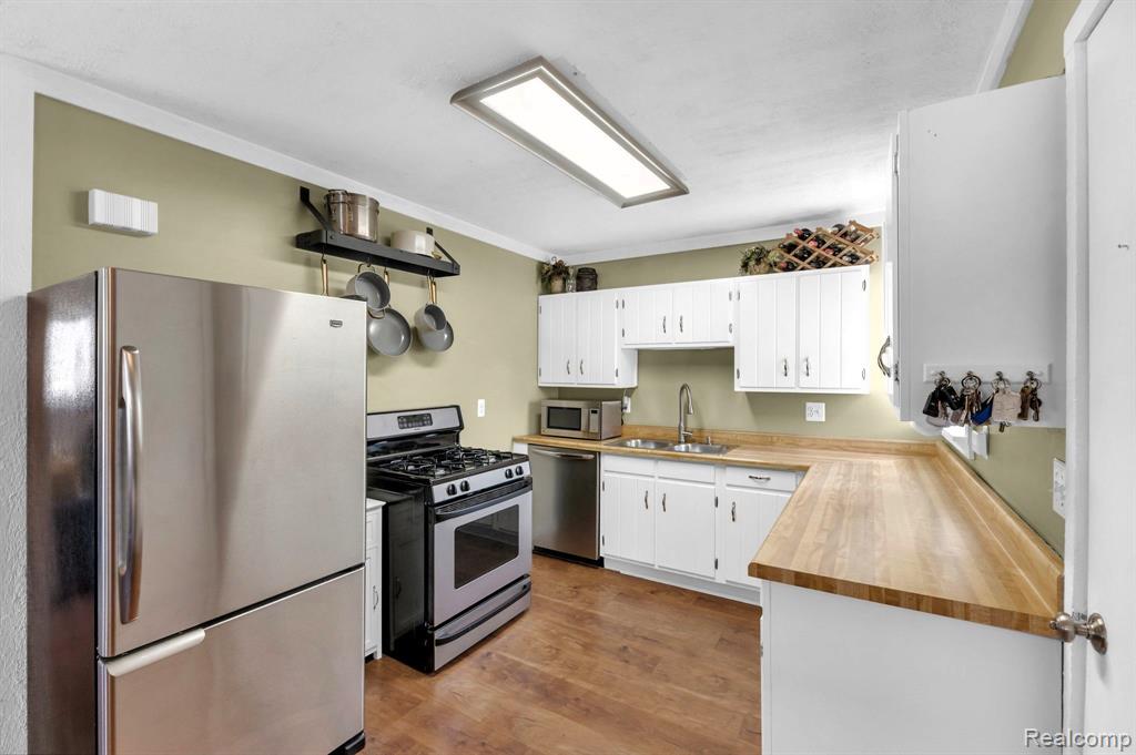 8866 JANIS Street, Utica, MI 48317 — Photo 5
