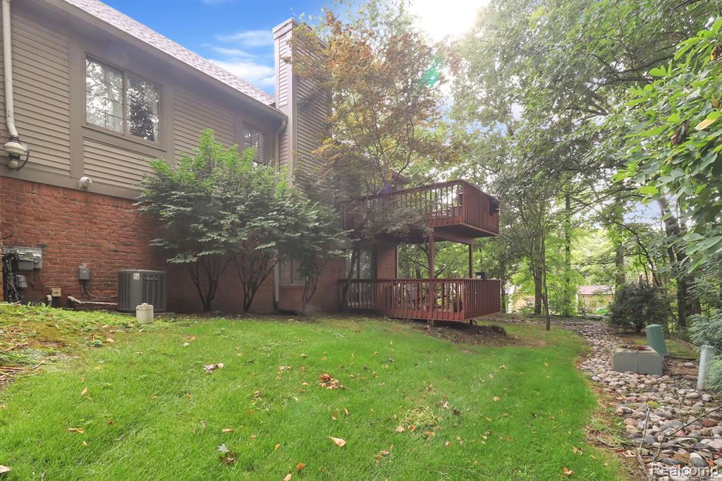 860 Woodridge Hills Drive, 95, Brighton, MI 48116 — Photo 33