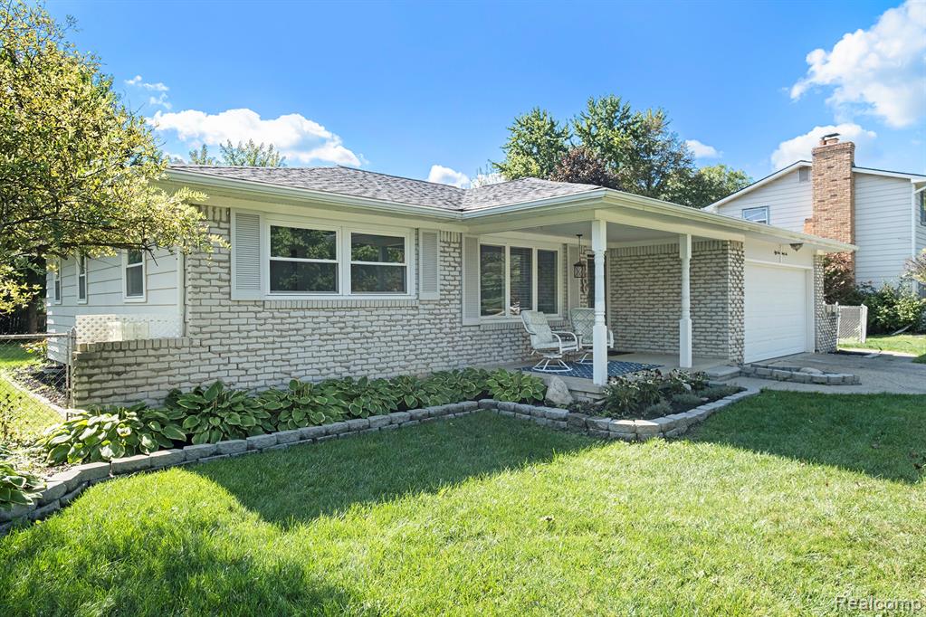 5136 Old Franklin Road, Grand Blanc, MI 48439 — front exterior