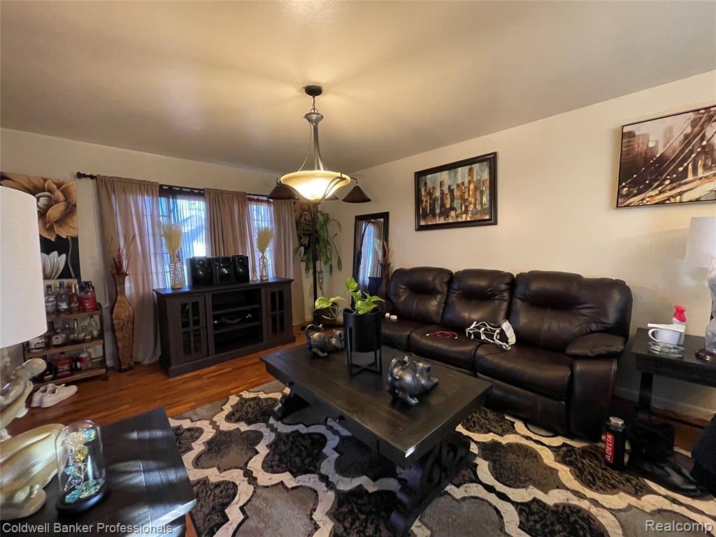 5021 Forest Side Drive, Flint, MI, 48532