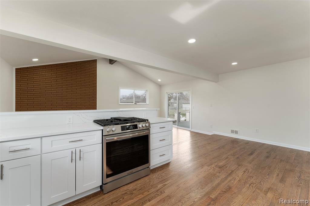 43303 Aspen Drive, Sterling Heights, MI 48313 — Photo 9