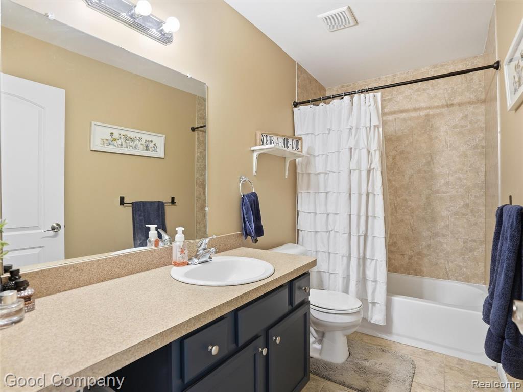 952 Bloomfield Village Boulevard, D, Auburn Hills, MI 48326 — Photo 10