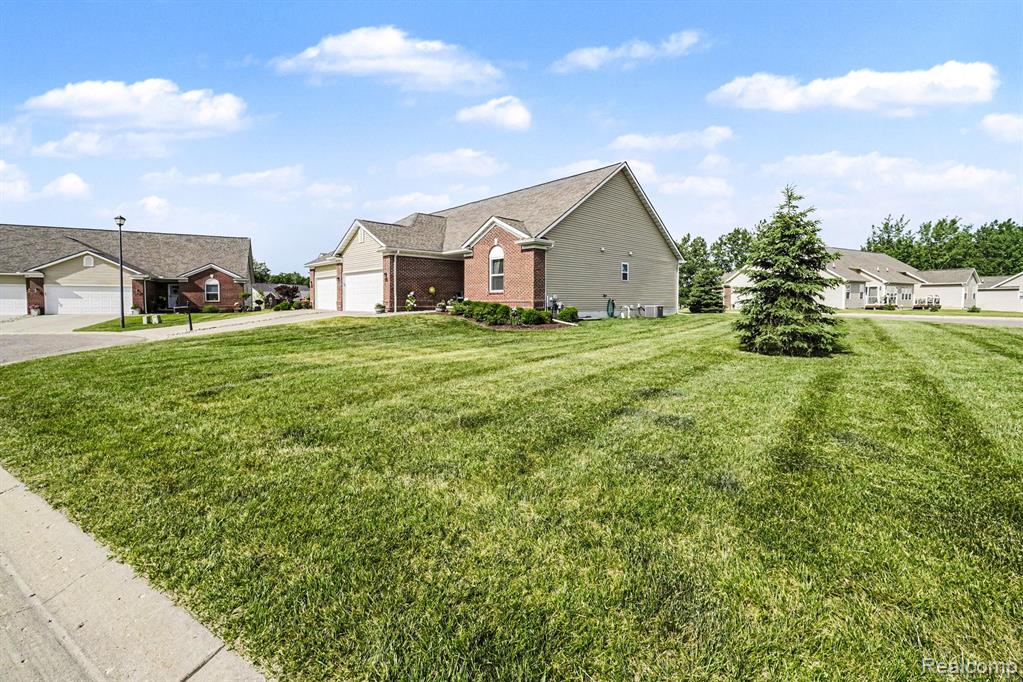13338 Whispering Pines Court, Linden, MI 48451 — Photo 2