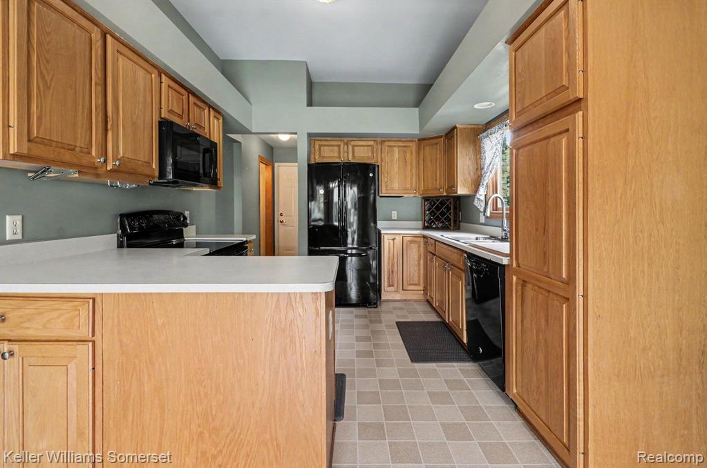 4432 Thornwood Court, Warren, MI 48092 — Photo 10
