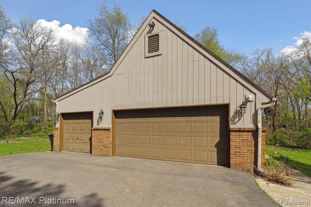 5440 BRADFORD Circle, Brighton, MI 48114 — Photo 47