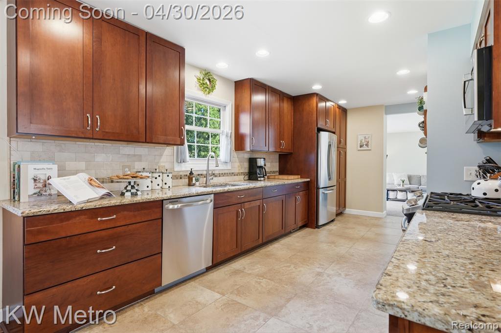 34180 Schulte Drive, Farmington, MI 48335 — Photo 10