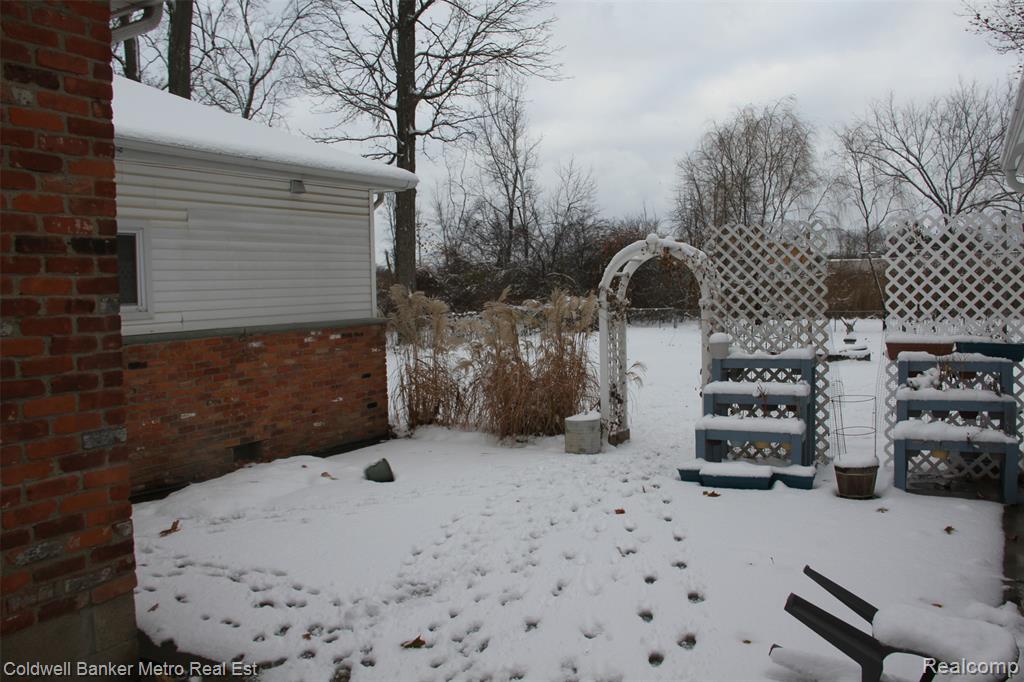 4092 Woodstock Road, Waterford, MI 48328 — Photo 13