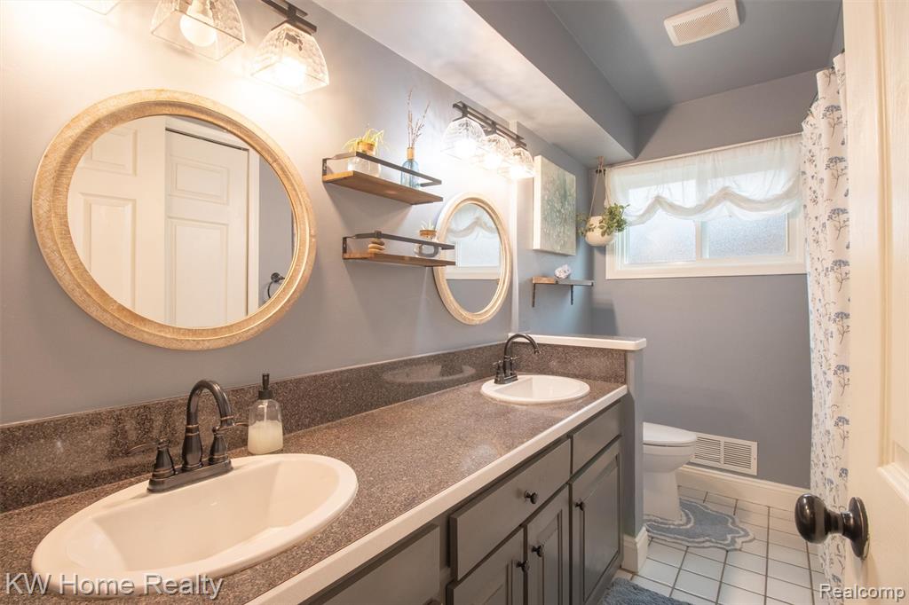 8648 Golfside Drive, Commerce Twp, MI 48382 — Photo 12