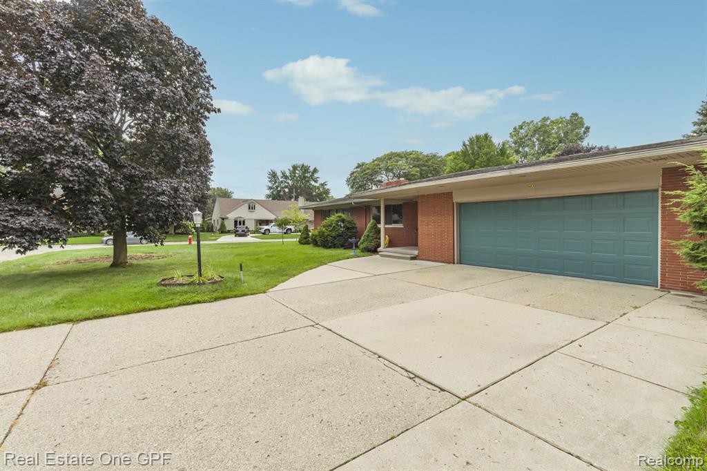 60 MOORLAND Drive, Grosse Pointe Shores, MI 48236 — Photo 66