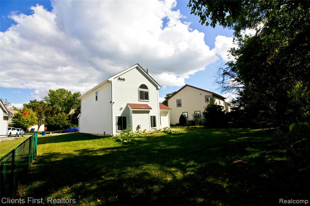 8543 Barrington Drive, Ypsilanti, MI 48198 — Photo 4